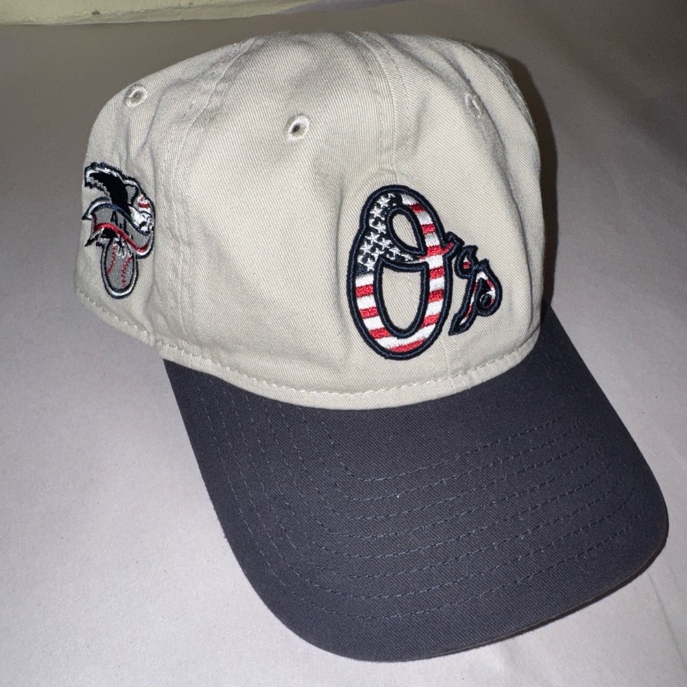 Men's Two-Tone Baseball Cap with American Flag Logo - Cream & Black